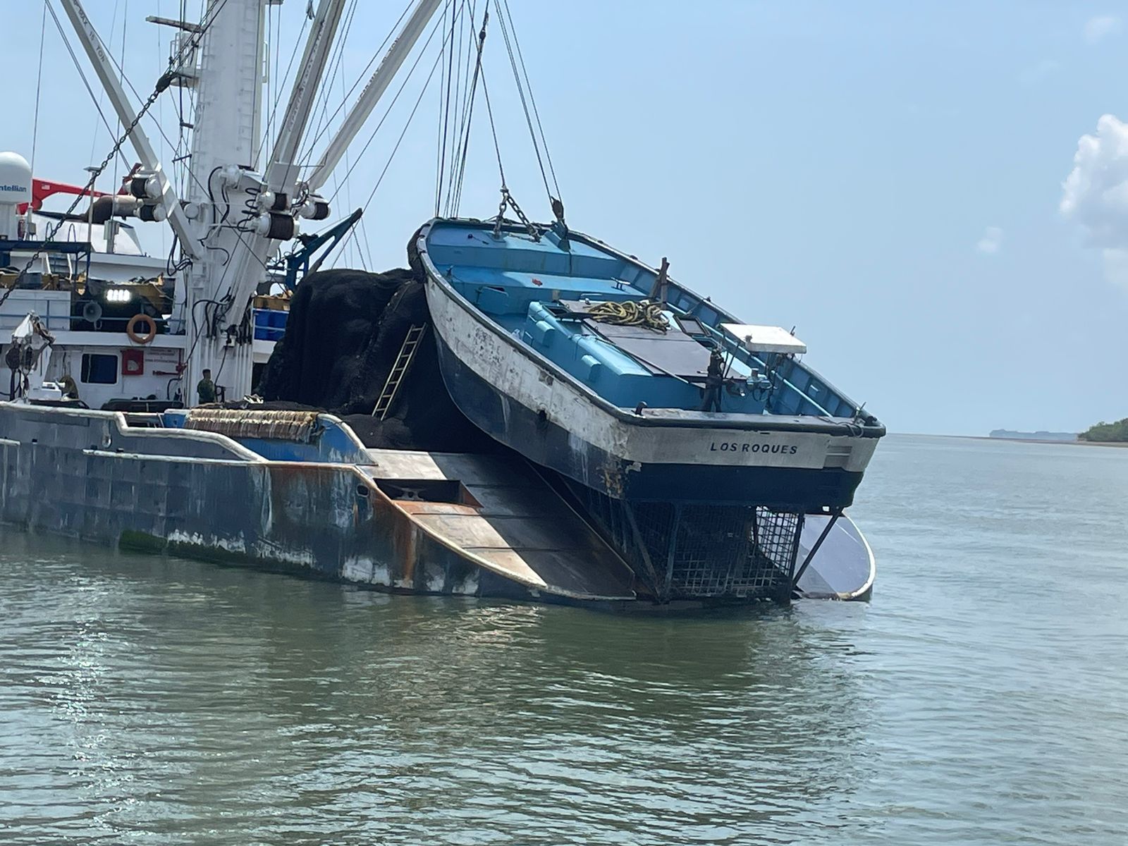 Capturan a un hombre que intentaba contaminar la carga de un barco pesquero con 1.5 toneladas de droga