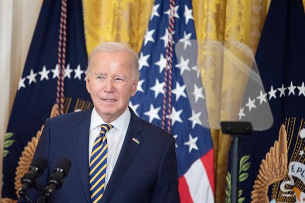 Un juez federal señala que Florida puede oponerse a la política migratoria de Biden
