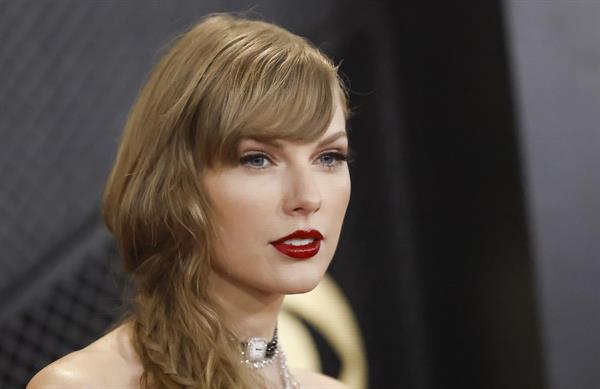 Taylor Swift amenaza con demanda a universitario que rastrea su avión