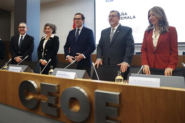 Arévalo pide a las empresas españolas inversiones que contribuyan al desarrollo de los pobres