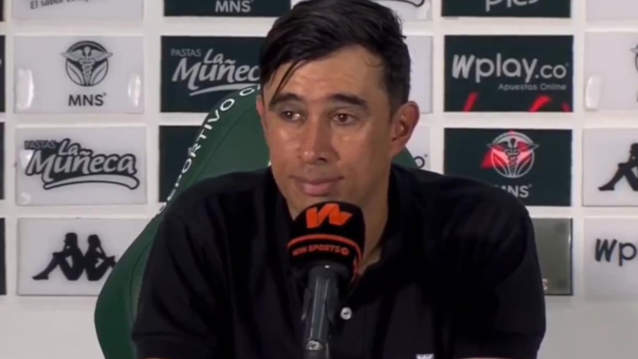 ¡Muy grave!: Insultan a Bodmer en plena rueda de prensa