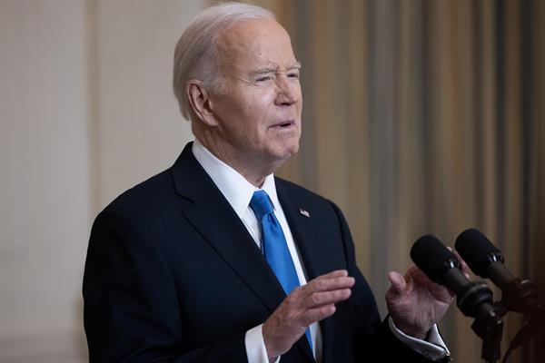 Justicia de EE.UU. acusa a un ex informante del FBI de mentir sobre Biden y su hijo Hunter