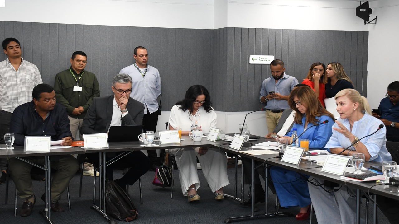 La Gobernadora del Valle del Cauca dice que el apoyo del bloque parlamentario es clave para la competitividad del departamento