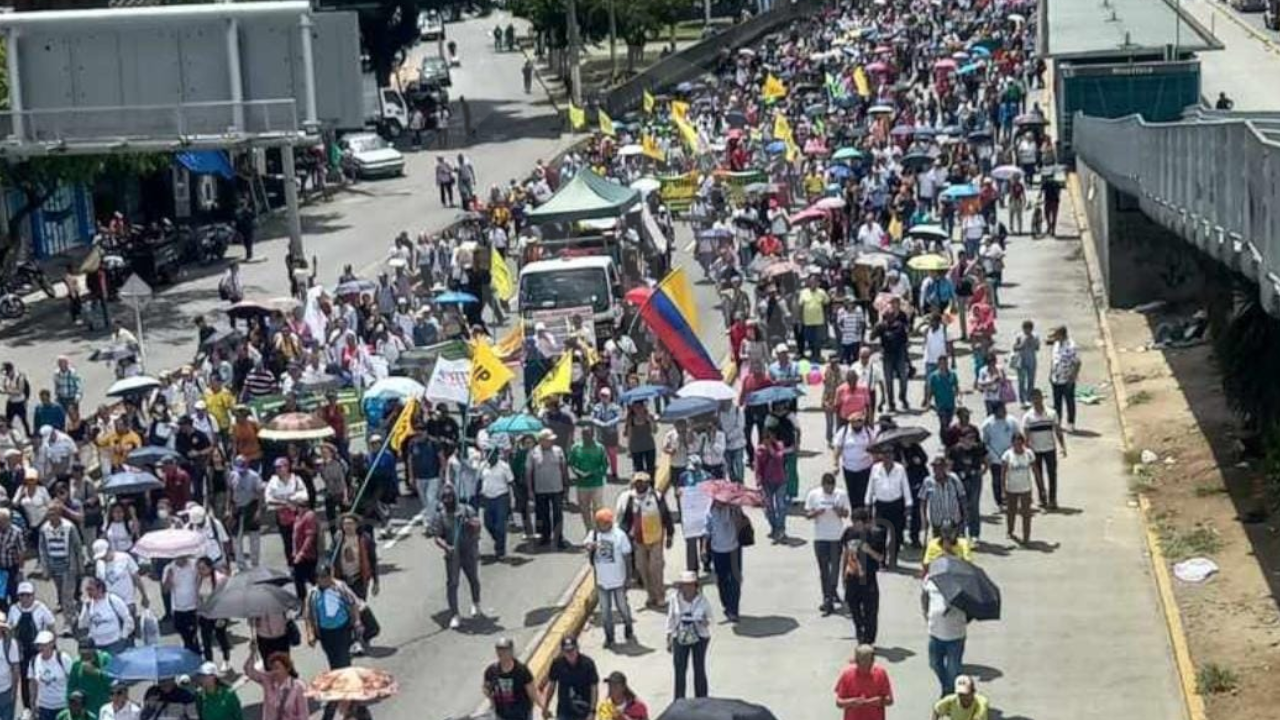 Marcha en Medellín: cierre en la Autopista Norte, a la altura de la Fiscalía