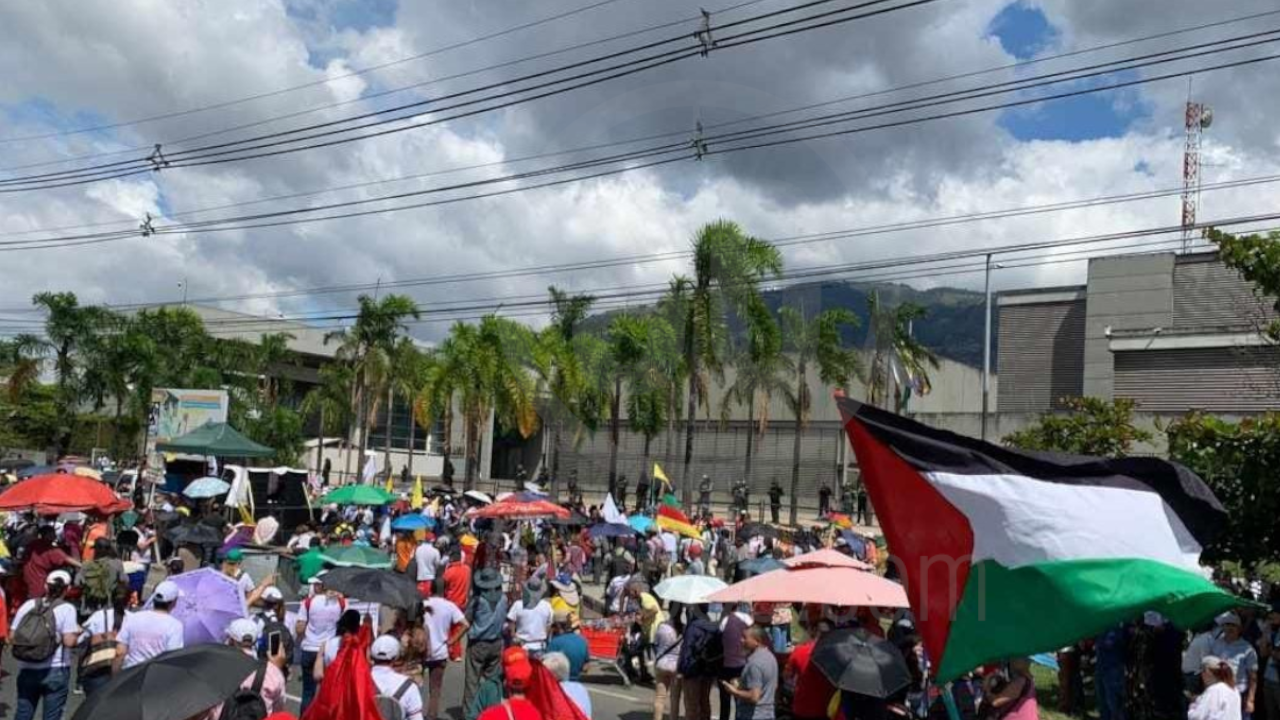 Marcha en Medellín: cierre en la Autopista Norte por la Fiscalía