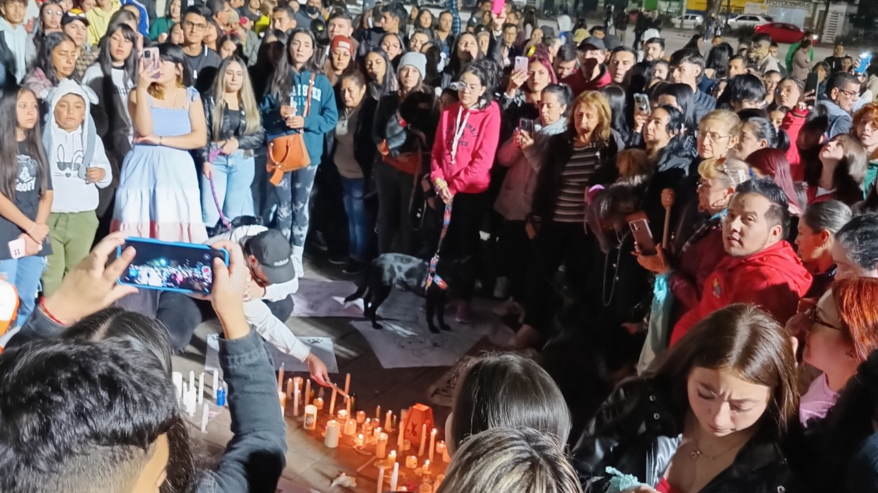 Hicieron un velaton por 'Kira' la perrita asesinada en Sogamoso y fue mucha gente