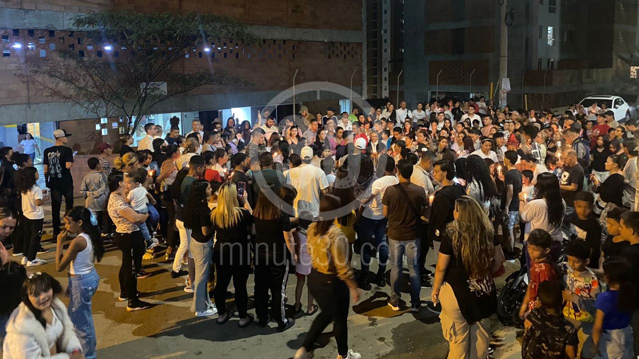 En memoria de Celeste, velatón por bebé que cayó de piso 24 en bello