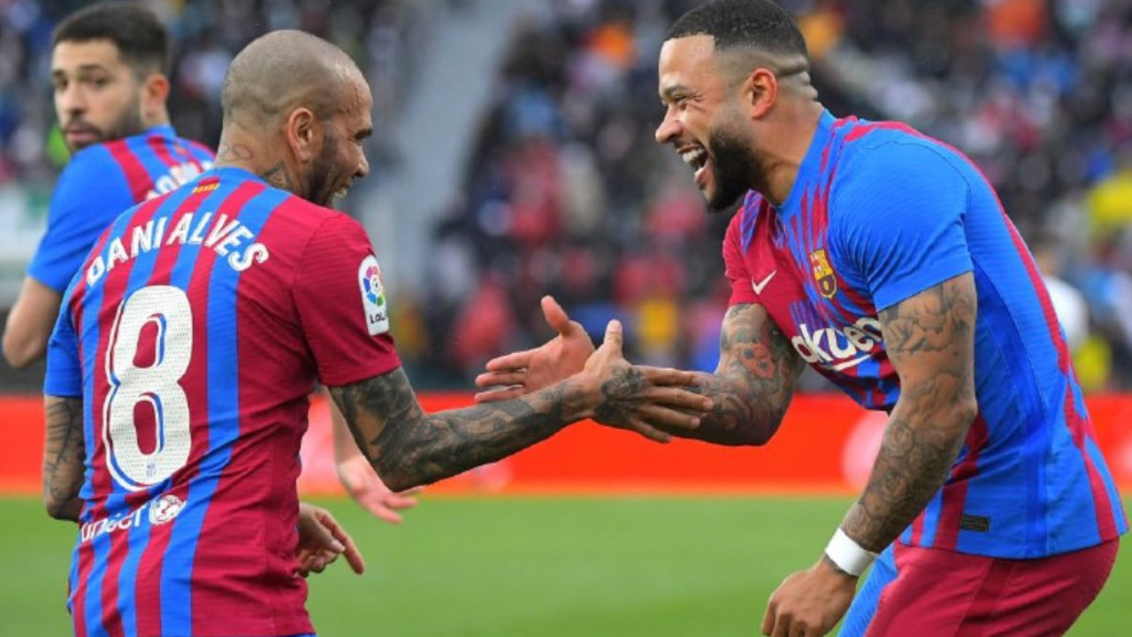 ¡Por lealtad con los amigos!: Depay pagó el millón de Euros para liberar a Dani Alves