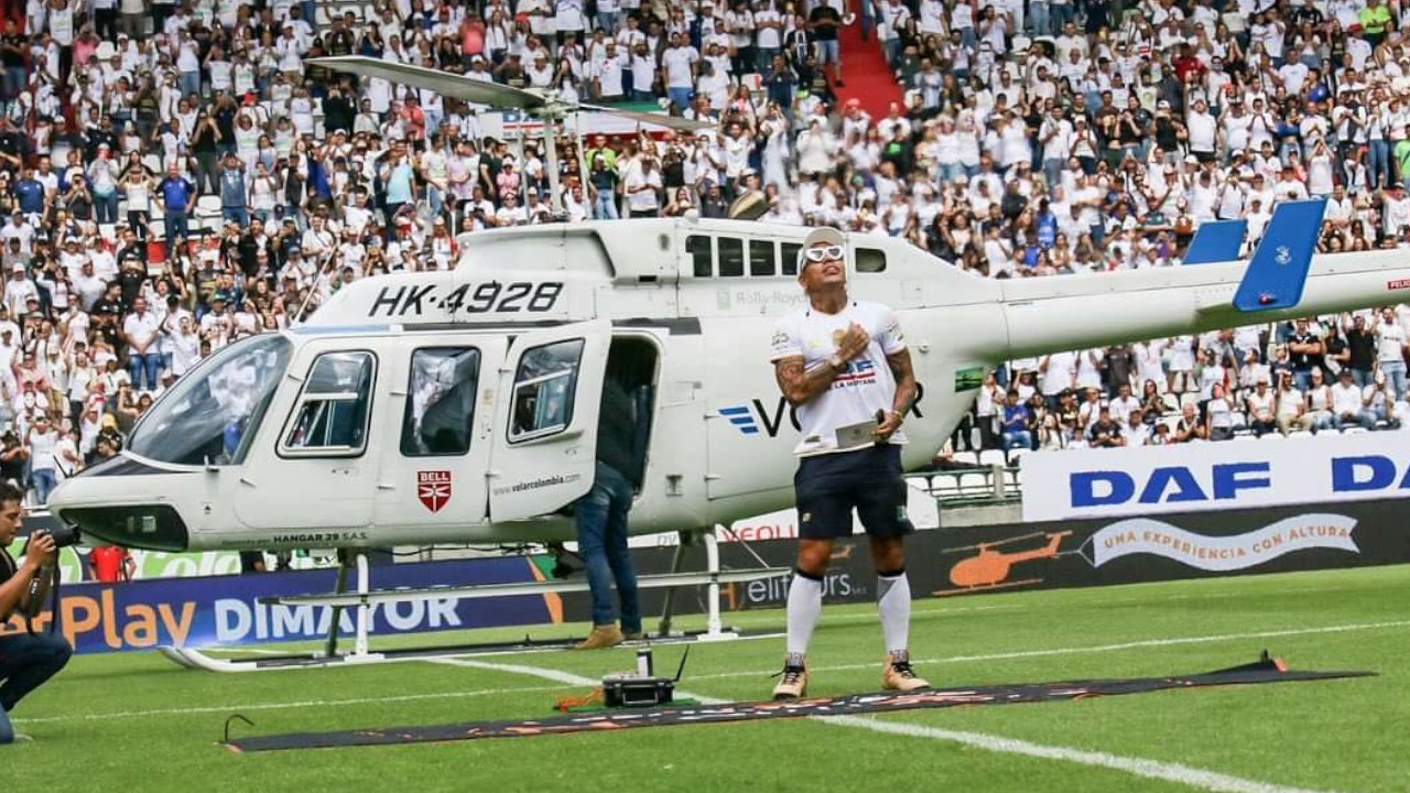 Impresionante llegada en helicóptero de Dayro Moreno al estadio Palogrande