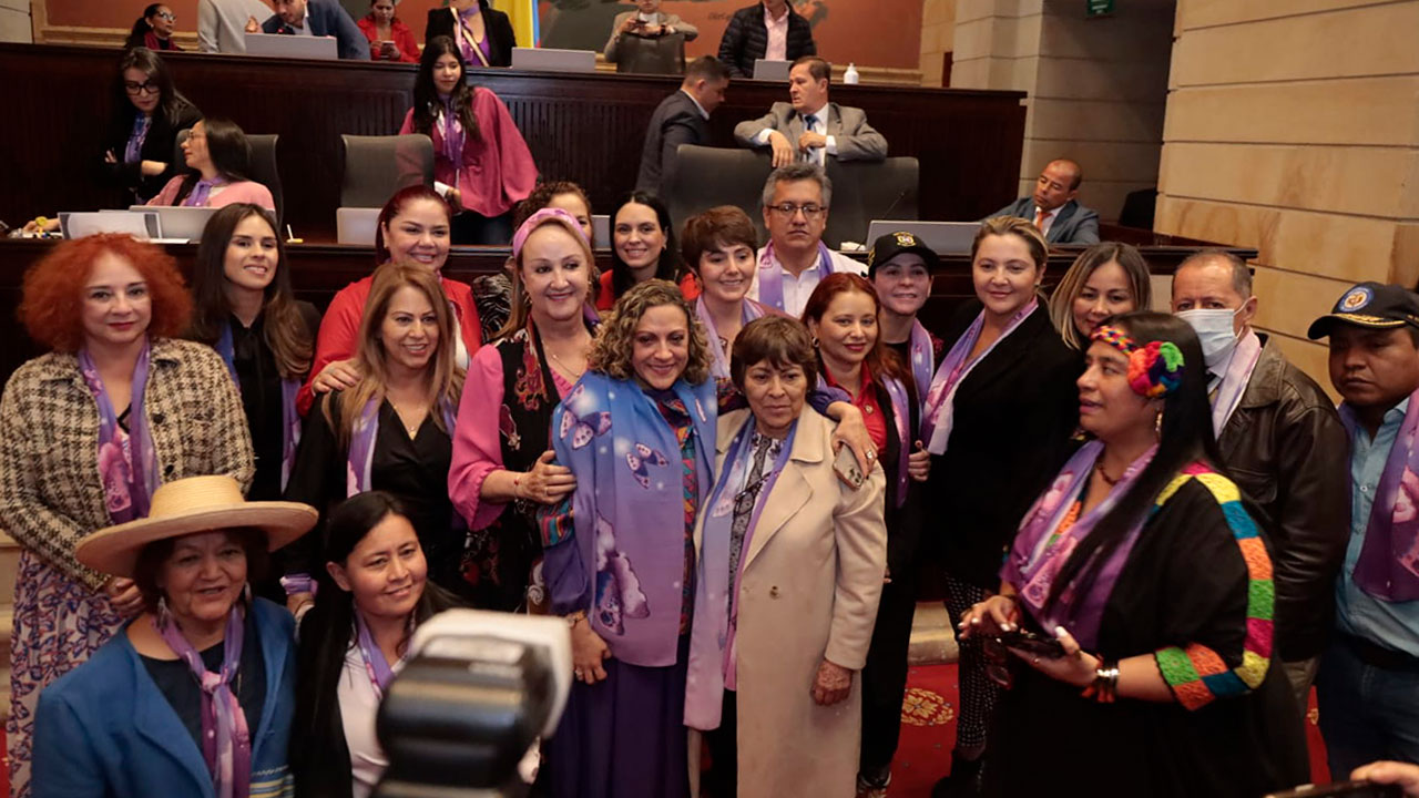 A un paso de ser aprobada ley para proteger a mujeres periodistas víctimas de violencia de género