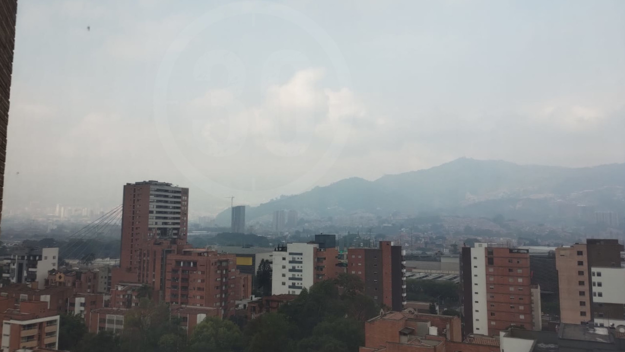 Así se ve Medellín por el deterioro en la calidad del aire este miércoles 6 de marzo 5