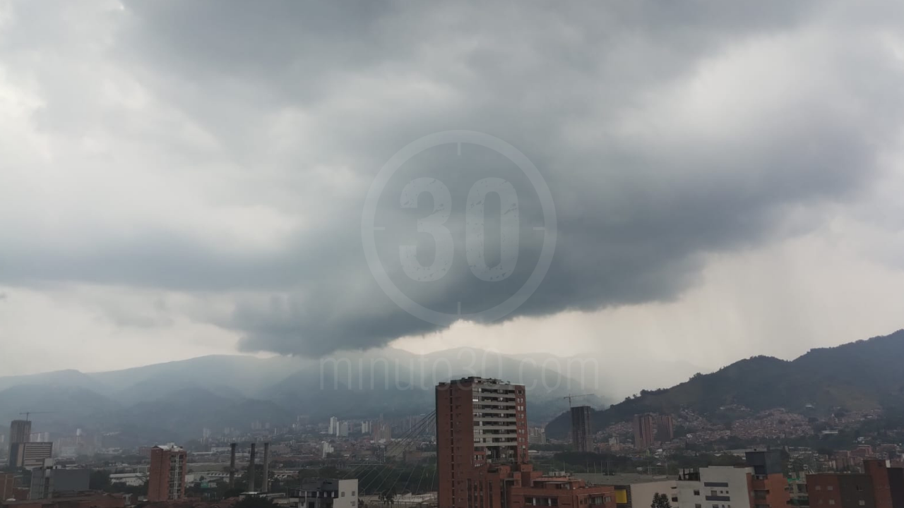 Fuerte aguacero en el sur del Valle de Aburrá en la tarde de este domingo 31 de Marzo