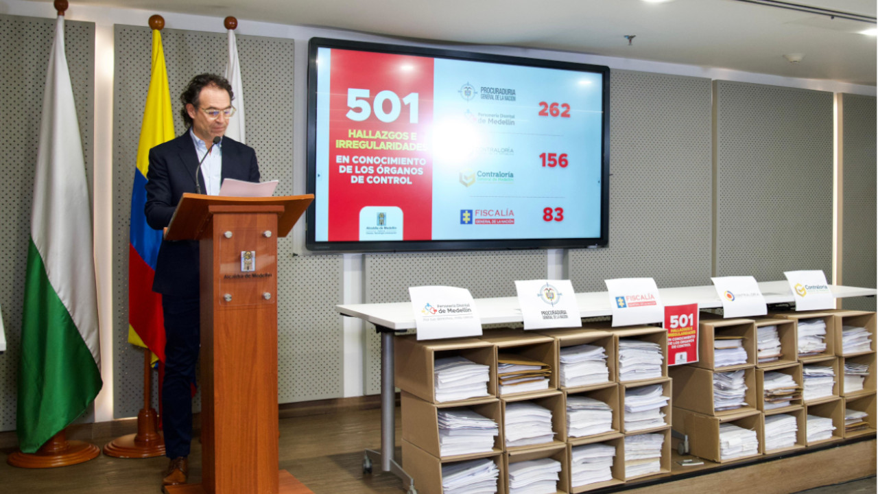 El alcalde Federico Gutiérrez presentó 501 casos de presuntas irregularidades en la Administración anterior de Medellín