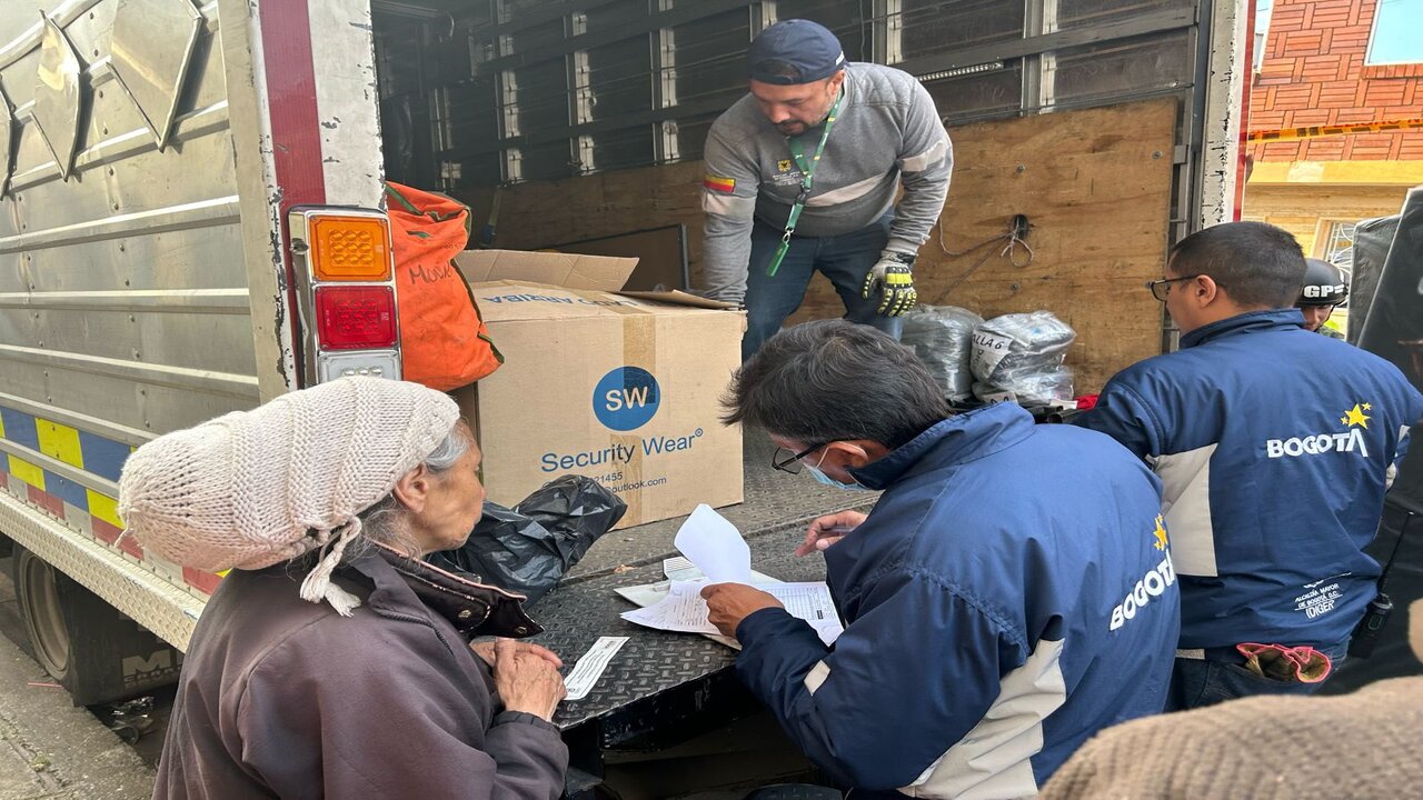 En Bogotá entregaron ayudas humanitarias a personas afectadas en el barrio Ramírez