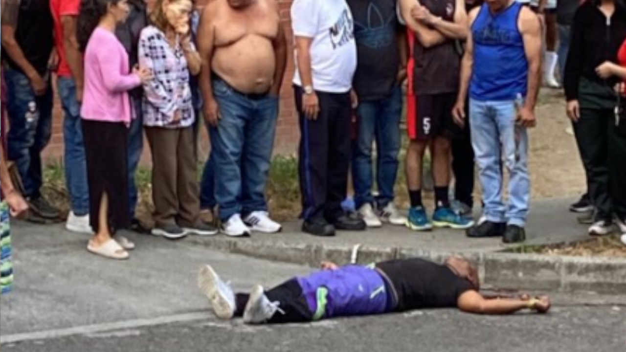 A las afueras de una universidad de Robledo asesinan un hombre