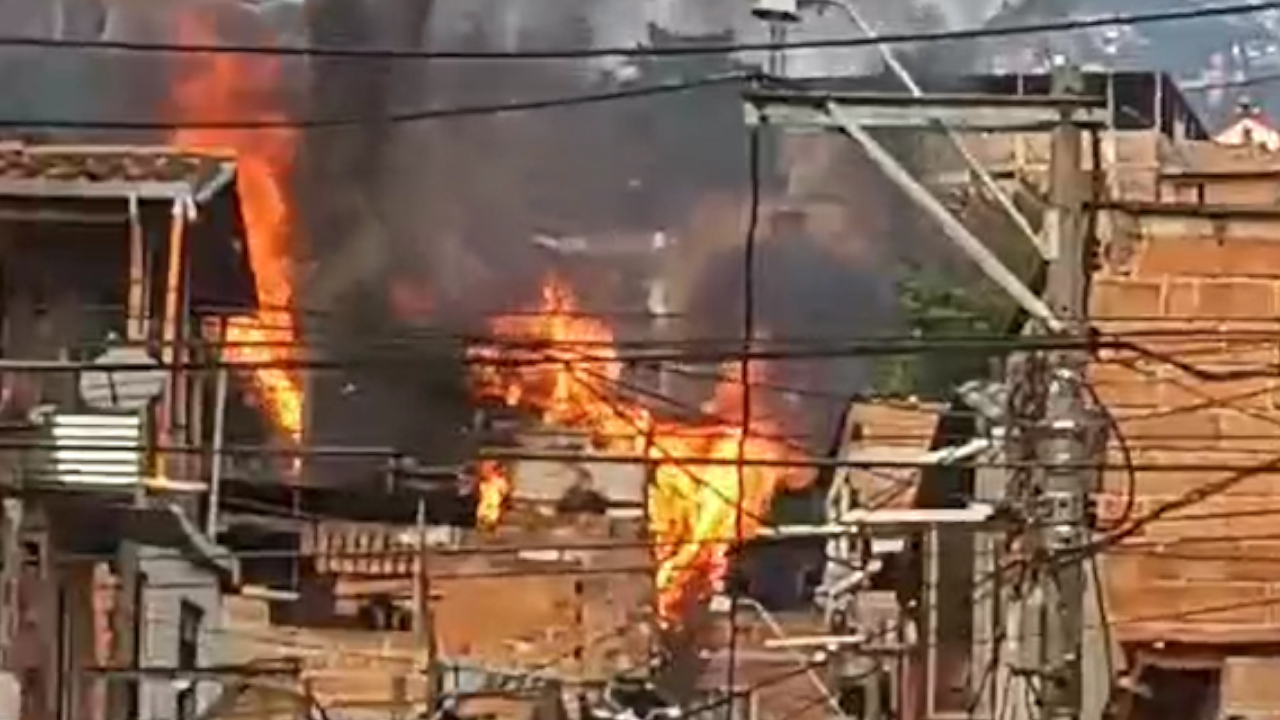 Incendio estructural de gran magnitud en Moravia