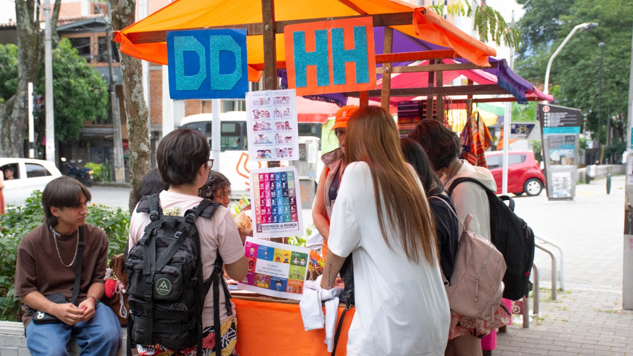 La Alcaldía de Medellín lidera feria de servicios para prevenir las violencias basadas en género