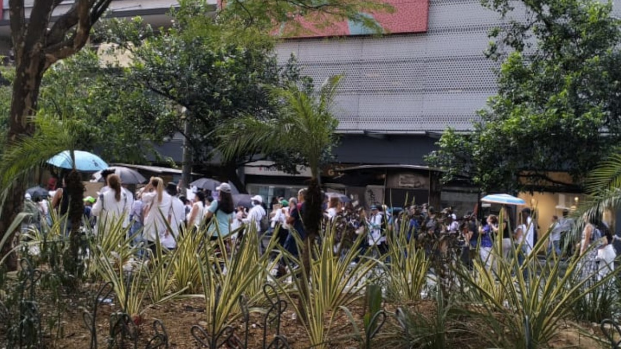 Marcha en la Av Oriental 10