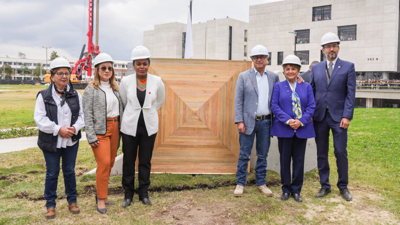 Petro puso la primera piedra en nuevo edificio de Artes de la UNAL en Bogotá, invertirán $70 mil millones