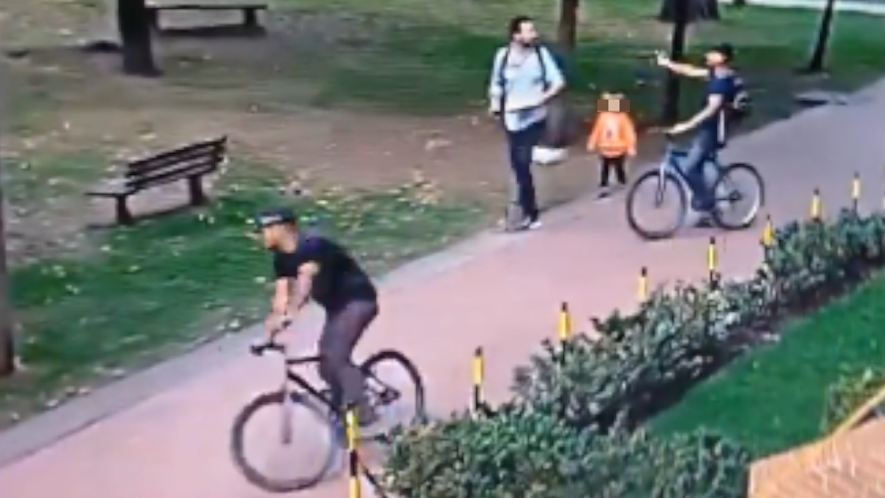Sujetos atracaron a hombre que paseaba con su hijo en un parque