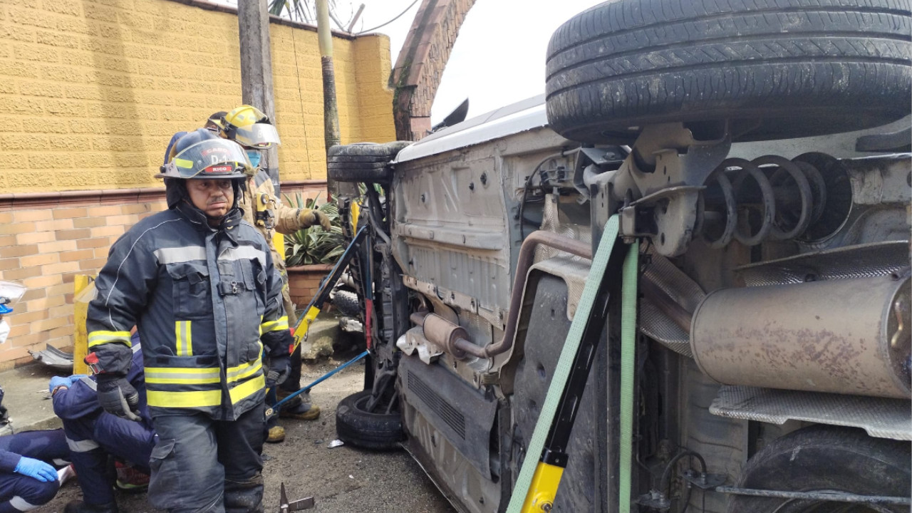 Tres personas lesionadas dejó fuerte accidente frente a motel en La Estrella