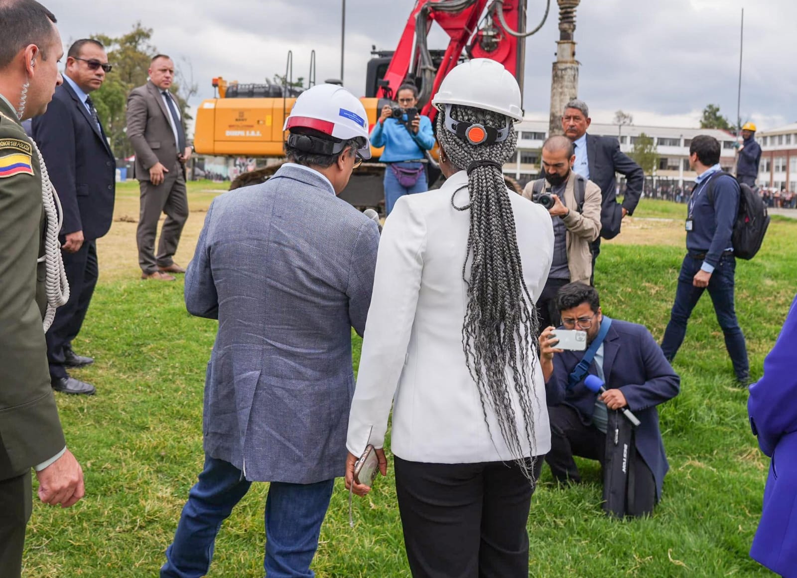 Petro puso la primera piedra en nuevo edificio de Artes de la UNAL en Bogotá, invertirán $70 mil millones