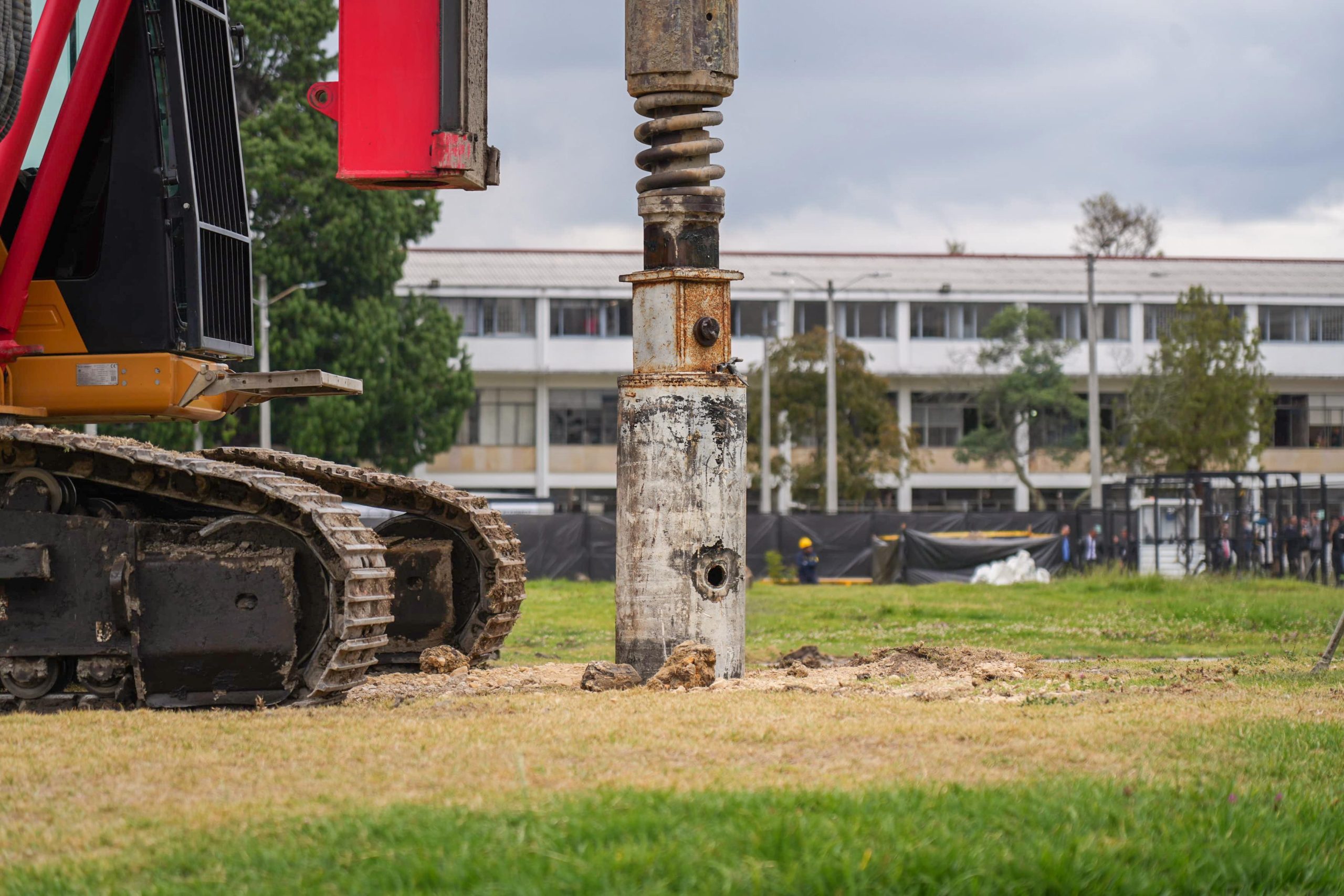 Petro puso la primera piedra en nuevo edificio de Artes de la UNAL en Bogotá, invertirán $70 mil millones