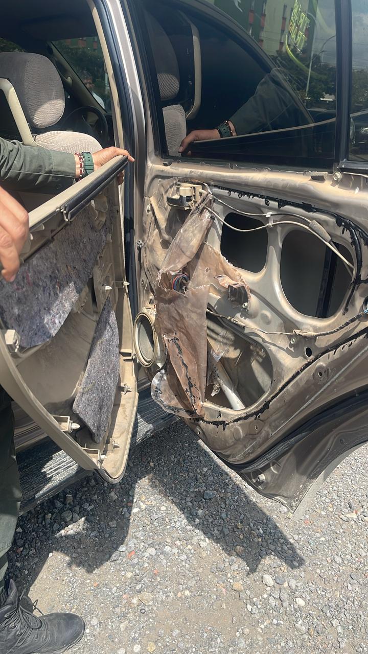 Dos capturados con 6 fusiles y miras telescópicas en una caleta de un campero