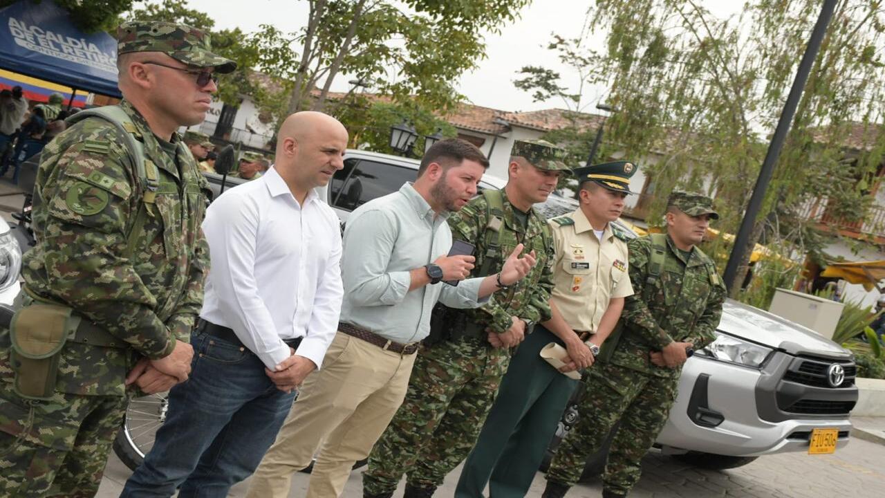 Alcaldía de El Retiro entrega vehículo y motocicletas a la fuerza pública para fortalecer seguridad en el municipio