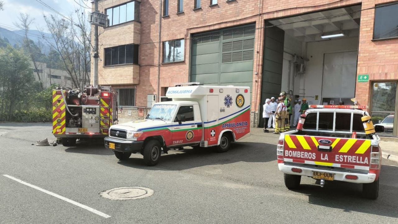 Bomberos de La Estrella atendieron a un hombre que sufrió accidente mecánico en la empresa