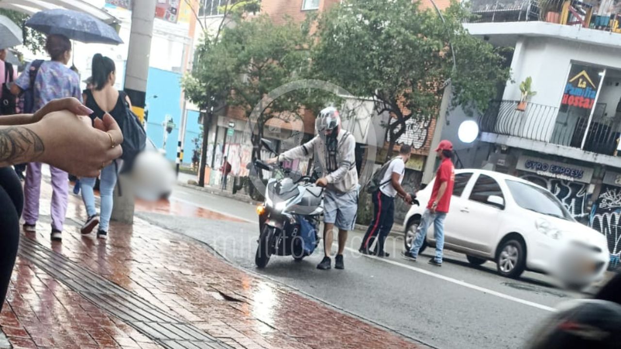 Atención: Lluvia y pintura de señalizaciones en El Poblado han ocasionado múltiples caídas de motociclistas