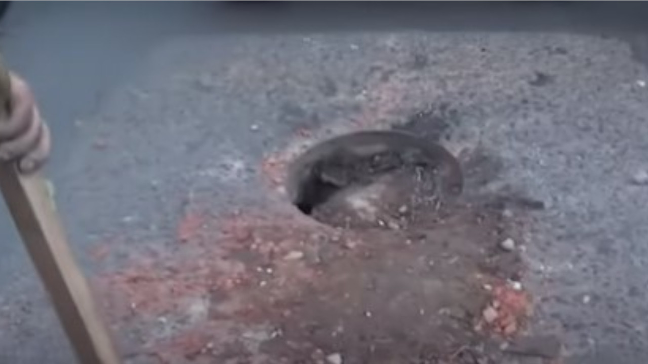 Hueco por el que perdió la vida un joven en un accidente