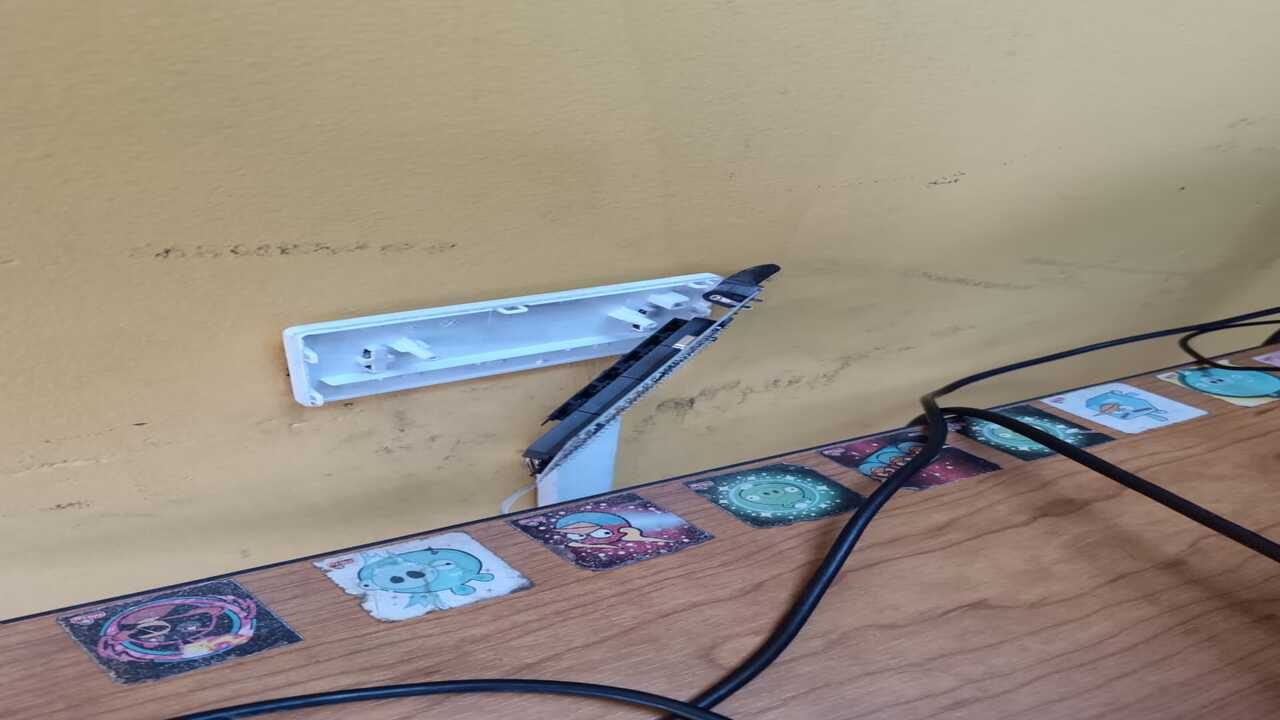 'Como una lombriz': Arrastrándose ingresó una mujer a robar a papelería en La Candelaria 4 imgpsh fullsize anim 7
