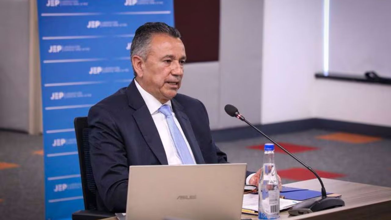 General (r) Santoyo, exjefe de seguridad de Uribe, podría ser expulsado de la JEP por falta de cooperación