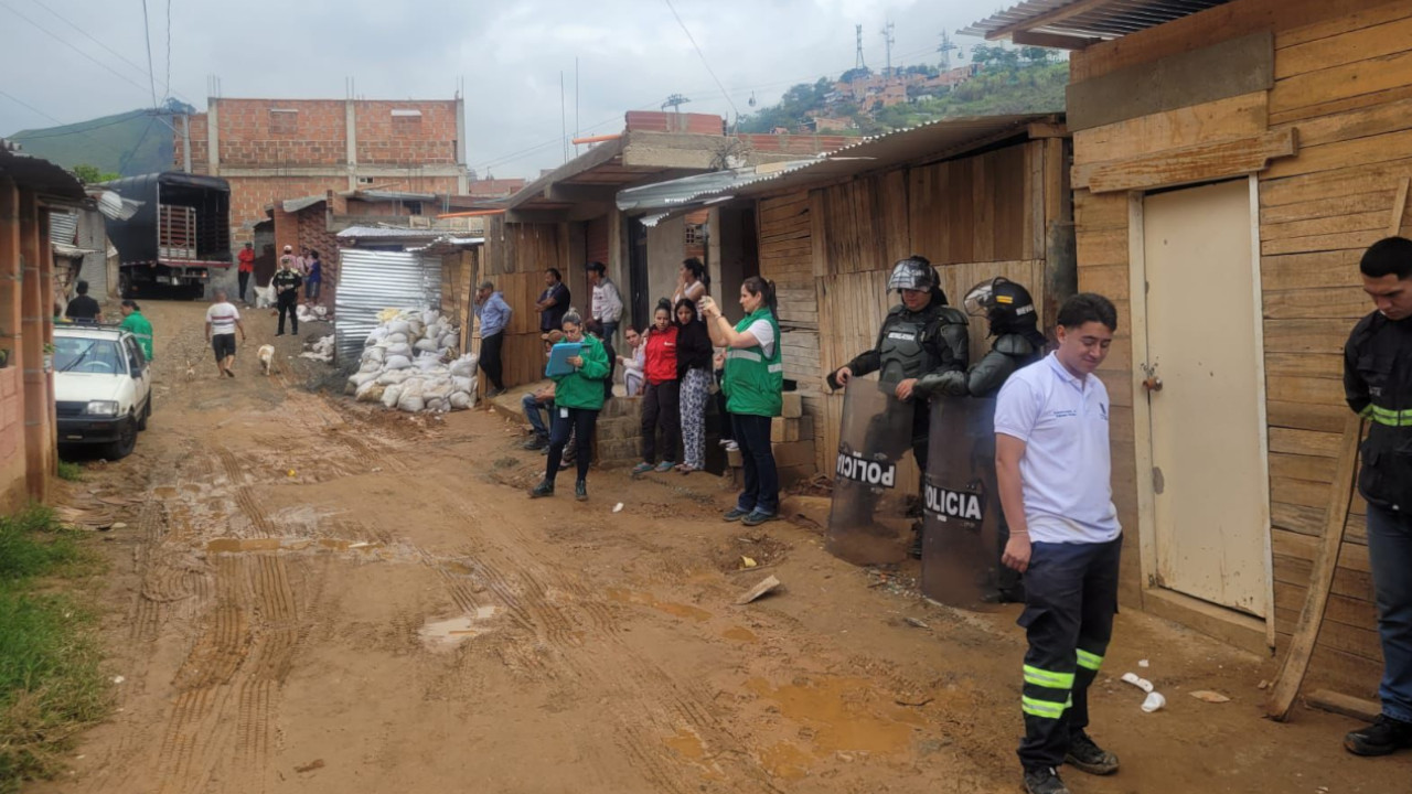 Autoridades realizaron control urbanístico en el sector La Divisa de Medellín