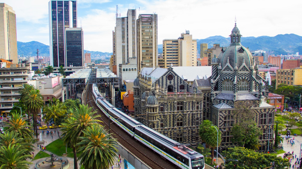 Revelan qué ciudades de Colombia usan más lenguaje vulgar: Medellín encabeza la lista"