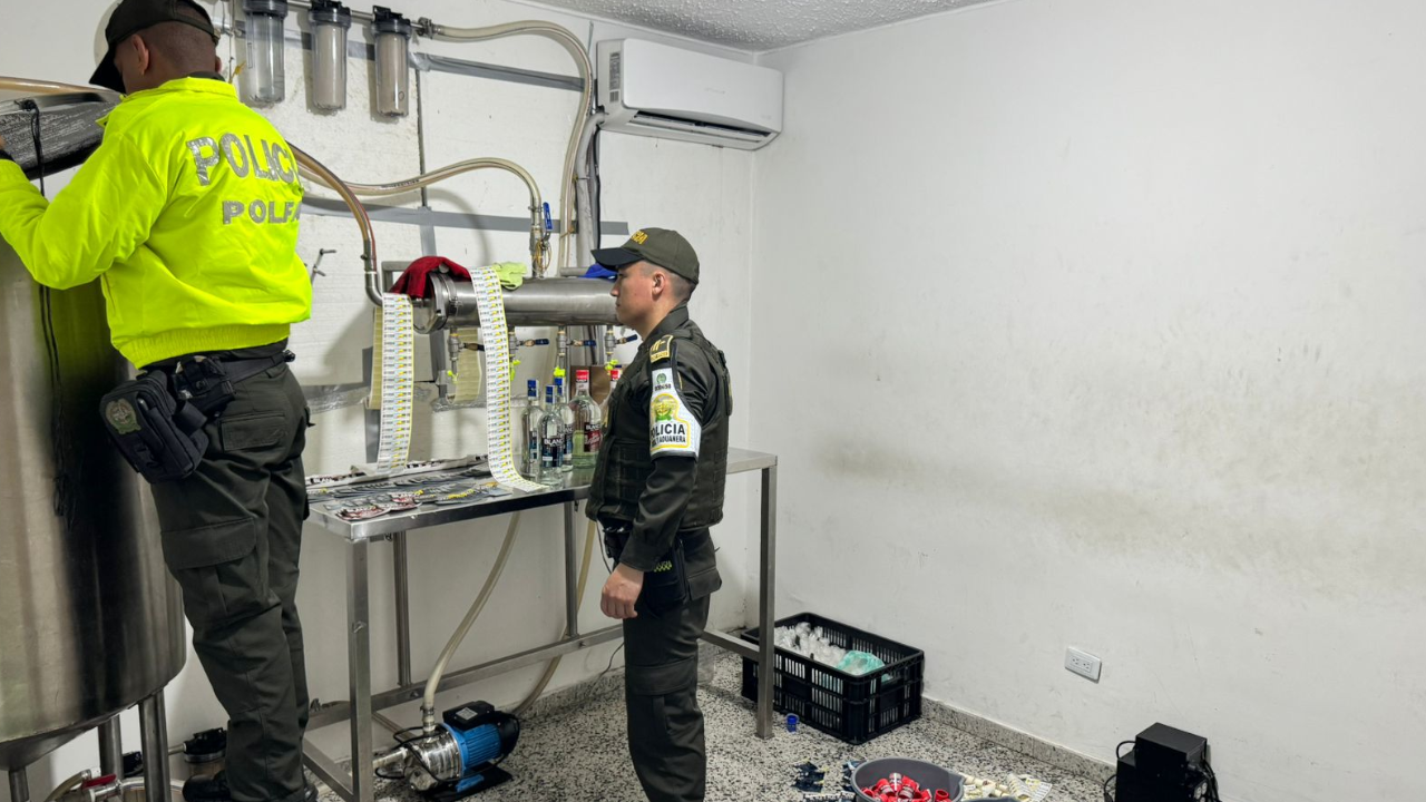 Desmantelan una fábrica clandestina de licor adulterado en Cali