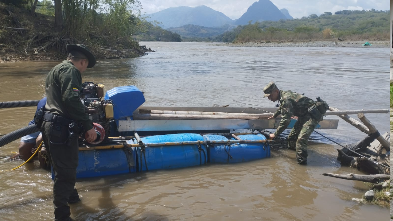 Vehículo recuperado en Amalfi y capturas por explotación ilícita de yacimiento minero en La Pintada