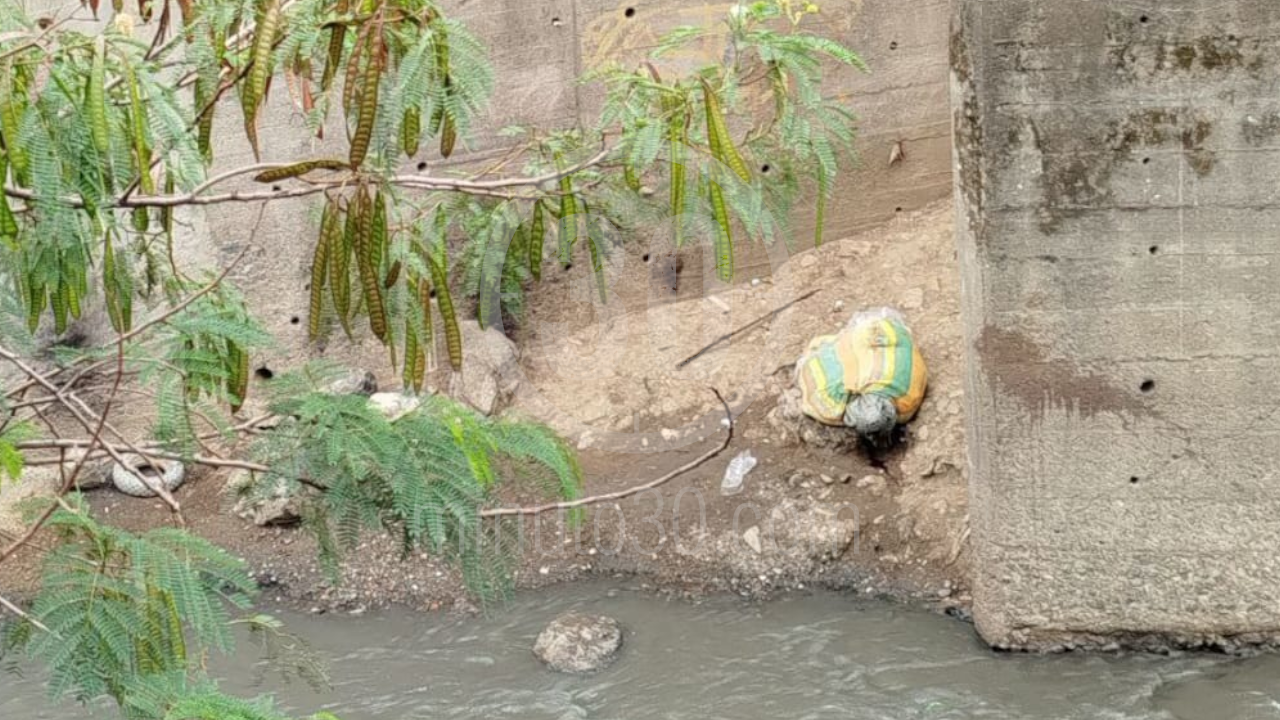 Hallaron un cuerpo sin vida embolsado en la quebrada Santa Elena