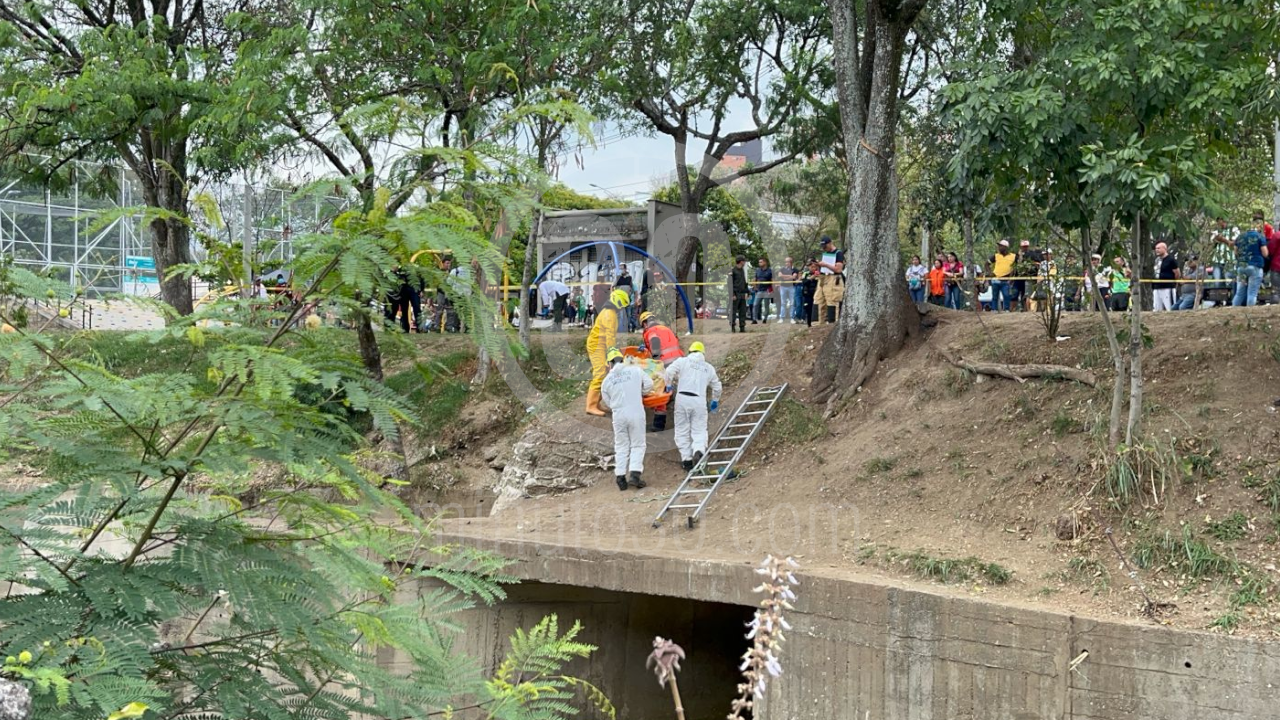 Hallaron un cuerpo sin vida embolsado en la quebrada Santa Elena