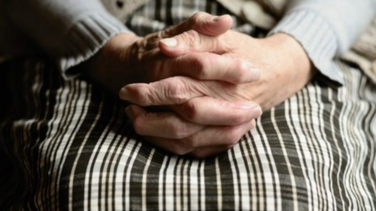 Mujer de 67 años fue enviada a la cárcel por proxenetismo con menores de edad en Medellín 