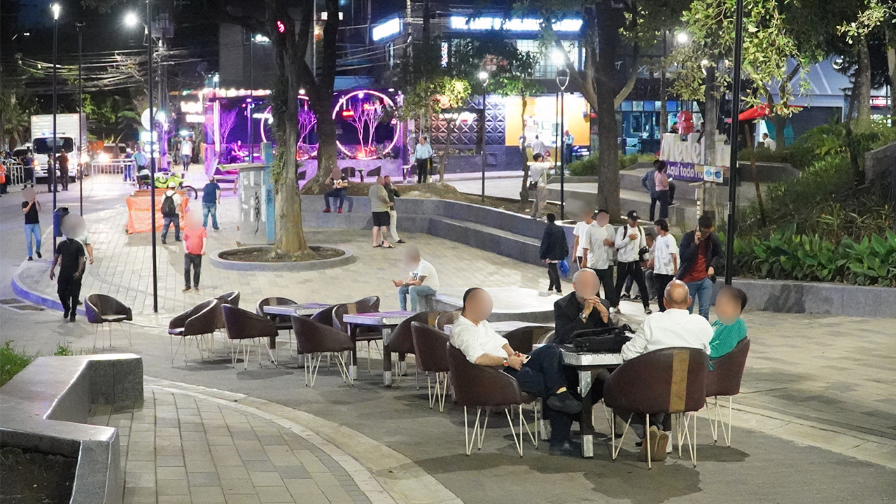 Alargaron la rumba: ampliaron el horario de comercio en el Parque Lleras 