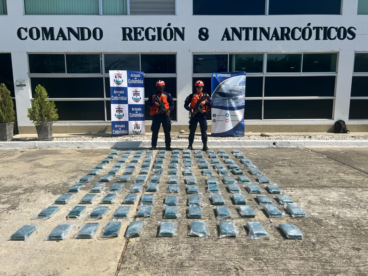 La Armada incautó cocaína camuflada en contenedor de bananos