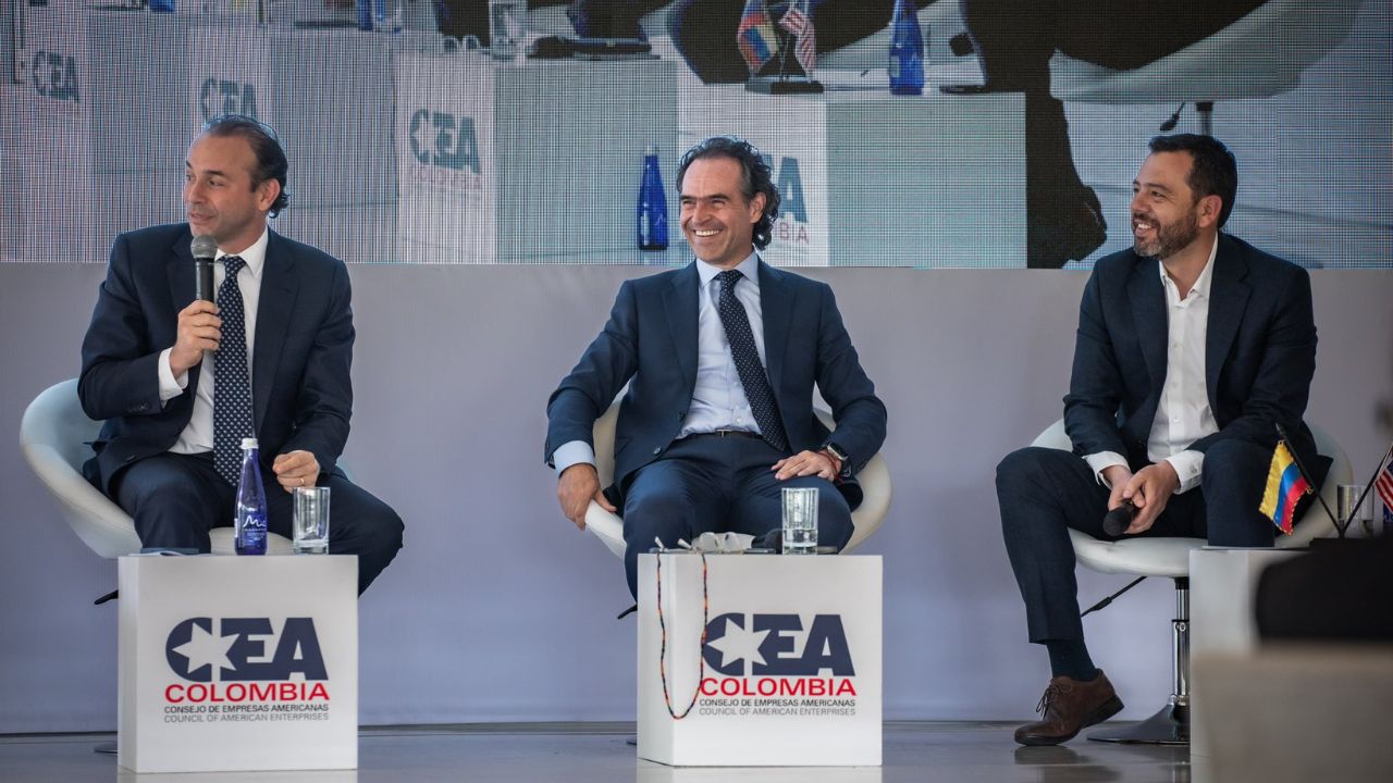 Alcalde de Medellín promueve inversión extranjera para generar empleo