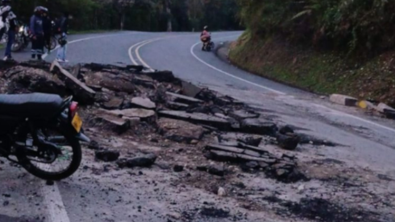 Atentado con explosivos en la vía Popayán - Cali