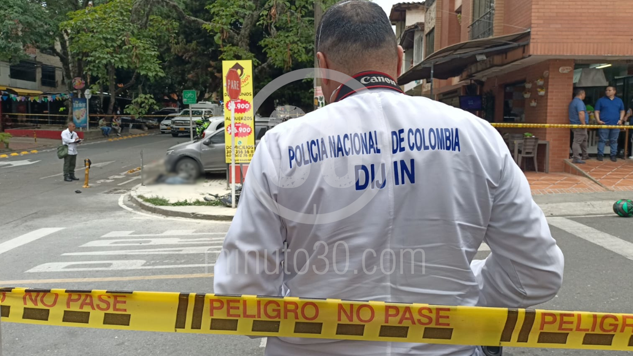 En motocicleta llegaron tres presuntos fleteros a robar en Belén: victima disparó y mató a uno