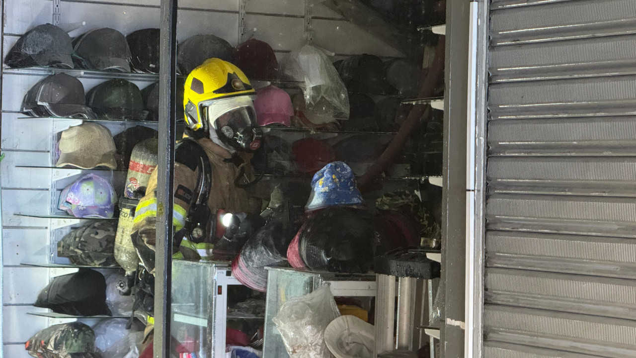 Ya fue controlado el incendio en Cali, las llamas iniciaron en un local 'de gorras'