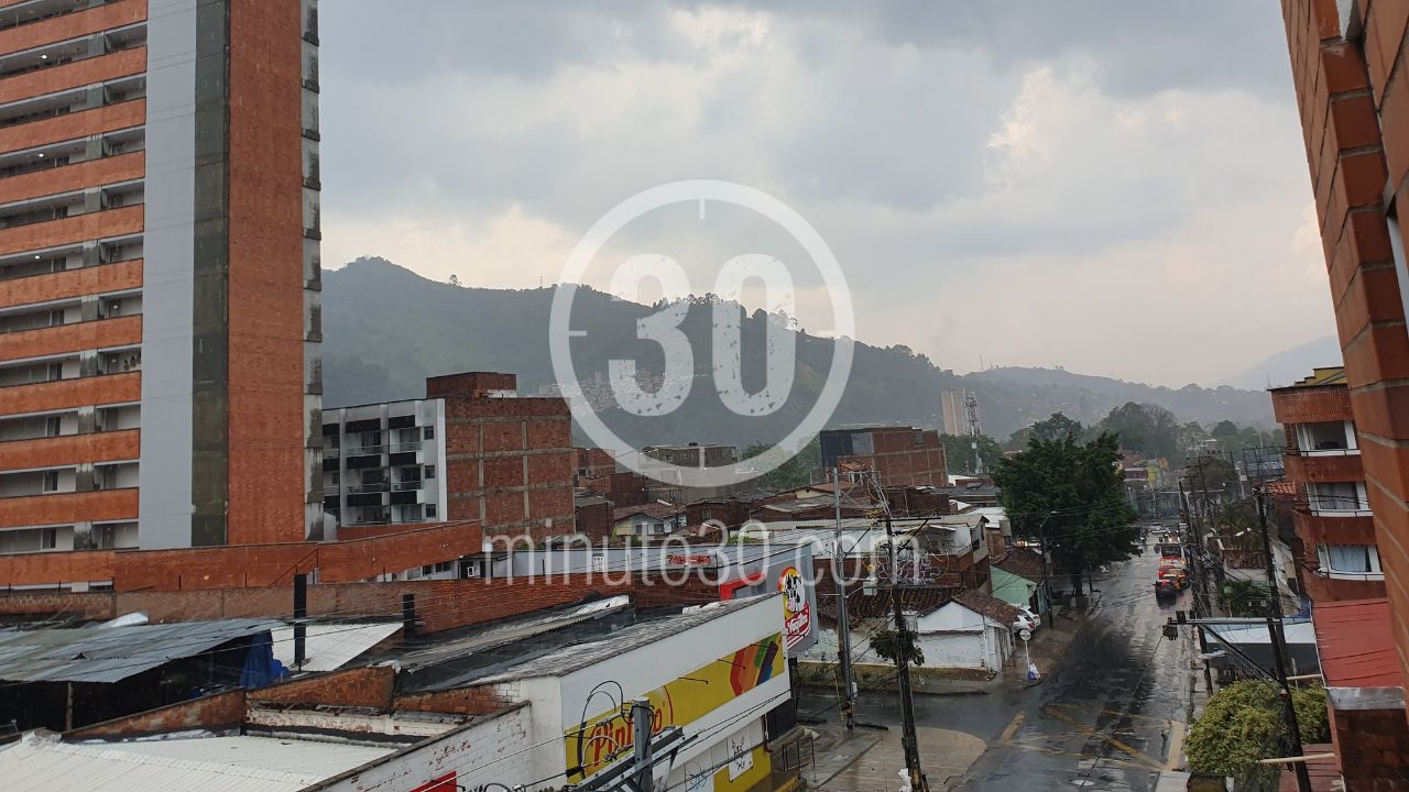 ¡Hasta granizo cae!: Intensas lluvias azotan varios municipios del Valle de Aburrá