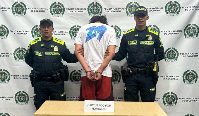 Este hombre fue capturado luego de que se registrara un violenta riña al interior de un apartamento en La Loma de Los Bernal, donde un hombre identificado como John Fernando resultó muerto. Foto: Policía Meval