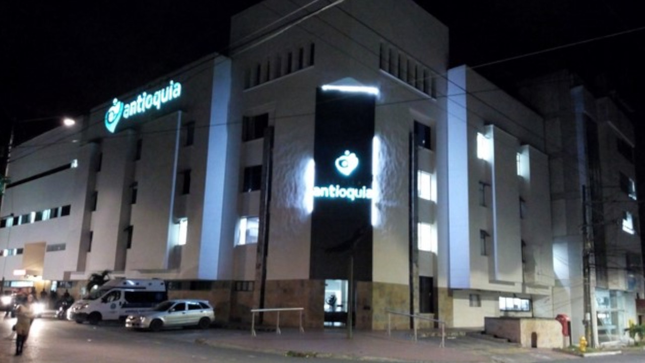 ¡Buscan a los familiares! Mujer ingresó a urgencia de la clínica Antioquia